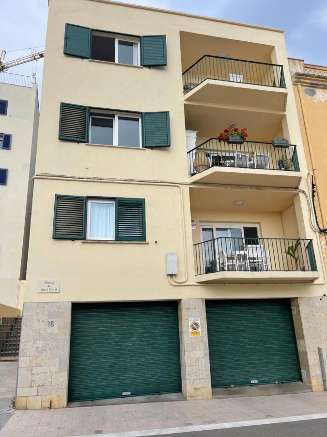 Апартаменты Aquamarine Sant Feliu En La Playa Con Patio Сан-Фелиу-де-Гишольс Экстерьер фото